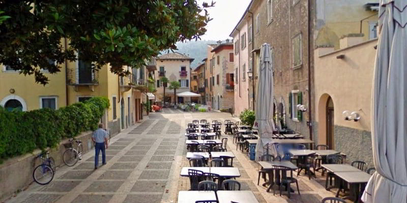 Calderini square (Piazza Calderini)