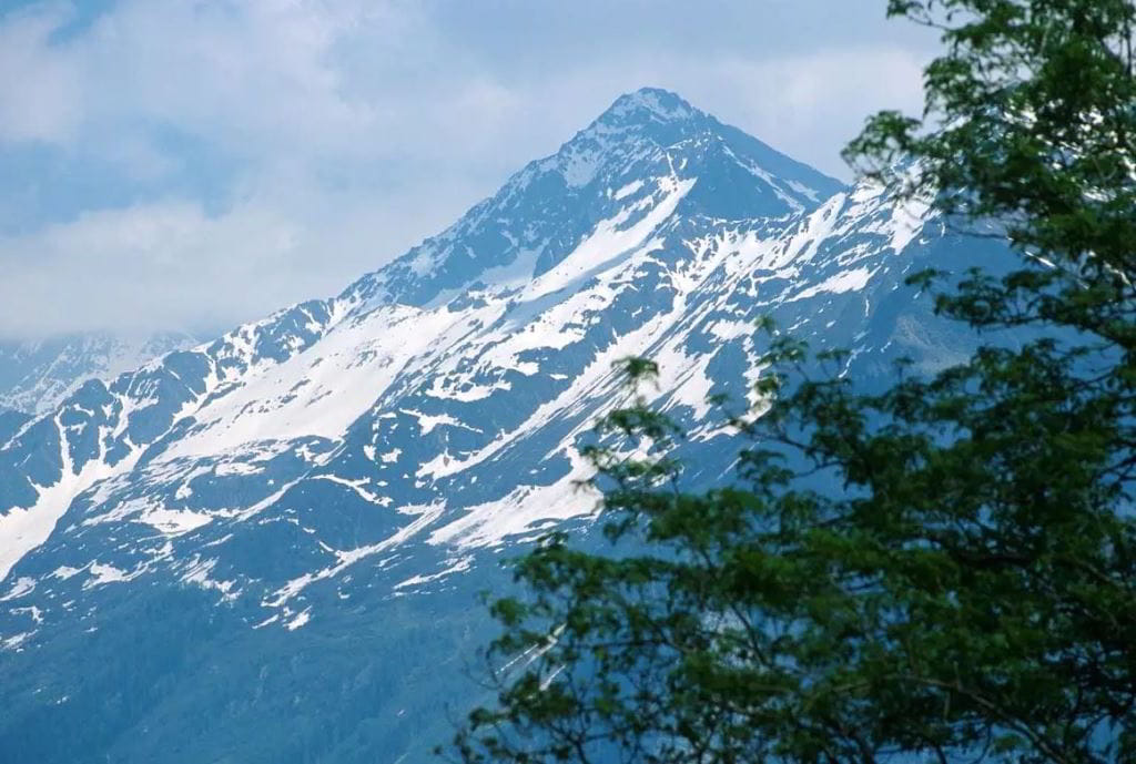 Mährenhorn Mountain 2,923 m in Uri Alps