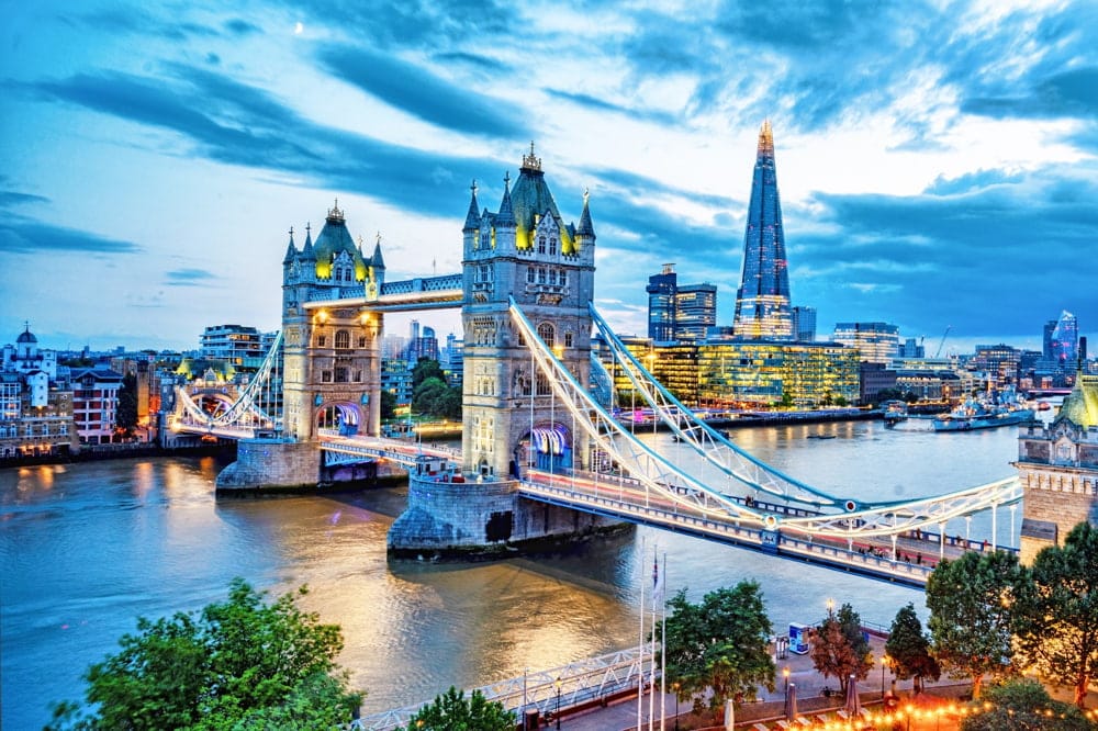 Tower Bridge - Beautiful things to see in London, England