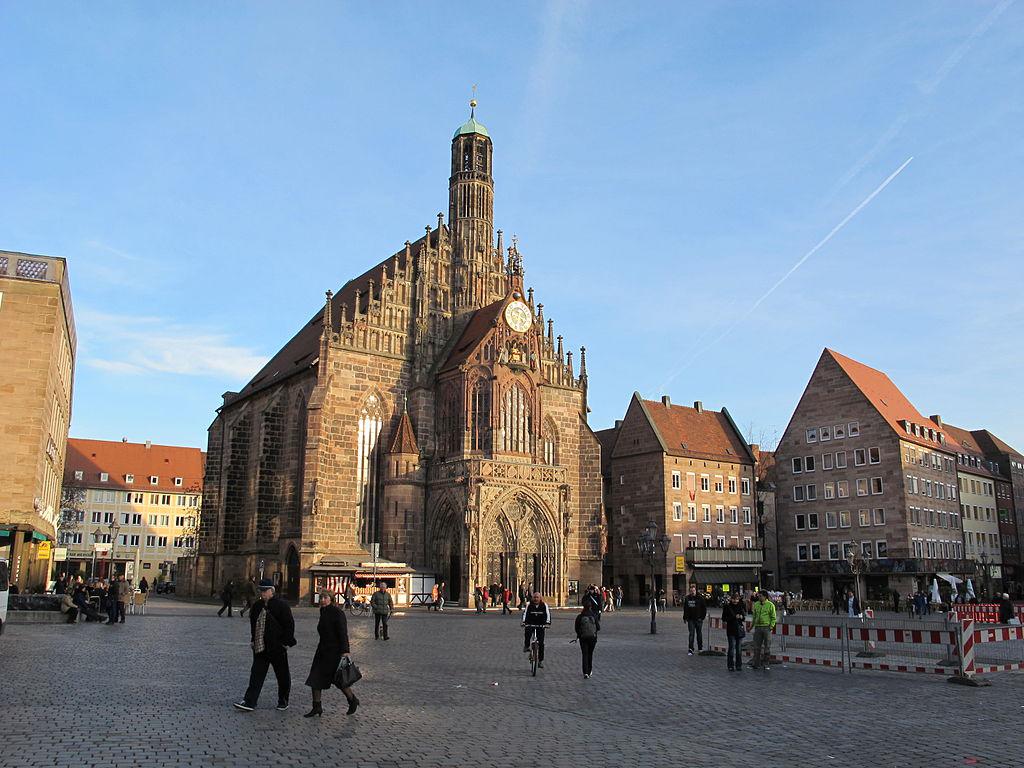 Main market with Frauenkirche