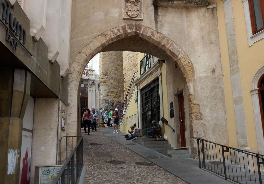 Arch and Tower of Almedina