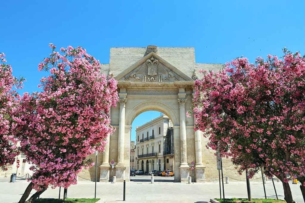 Porta Napoli - 14 best Things to do and places to visit in Lecce Italy